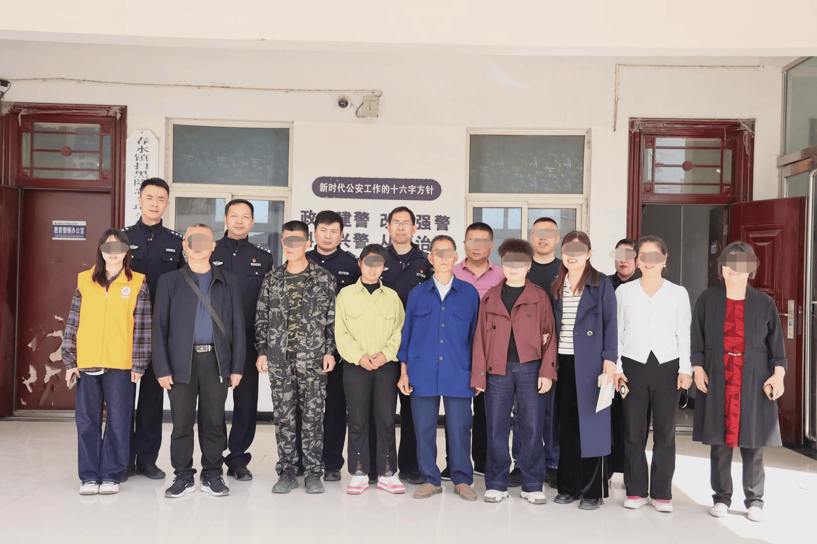 女孩跟男友外出打工失踪<strong></p>
<p>现货原油开户</strong>，15年后被找到已育两子 父亲：她当年流浪到河南，不知回家的路