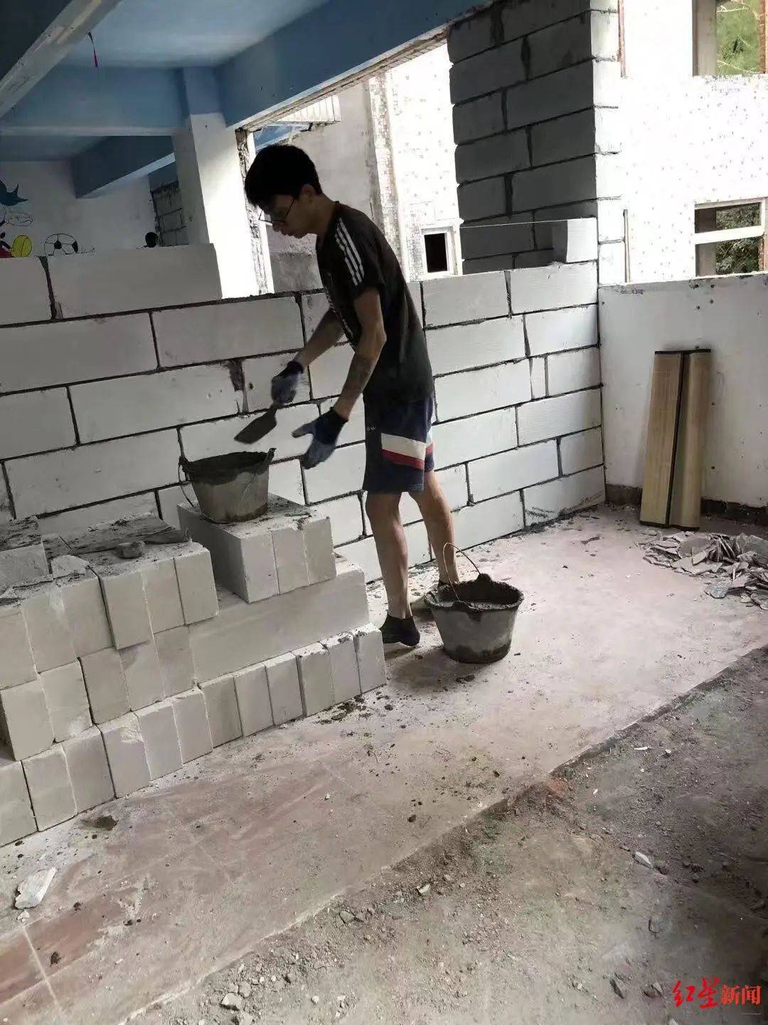 小伙搬砖9年攒200万<strong></p>
<p>现货原油开户</strong>，修别墅买车：宁愿不要这些钱，若时间倒流想好好读书