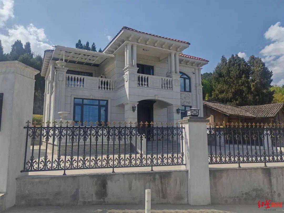 小伙搬砖9年攒200万<strong></p>
<p>现货原油开户</strong>，修别墅买车：宁愿不要这些钱，若时间倒流想好好读书