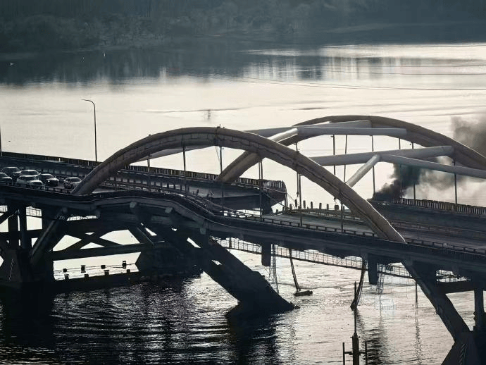 北京顺义潮白河大桥发生火情并部分坍塌<strong></p>
<p>白银现货原油</strong>，官方回应