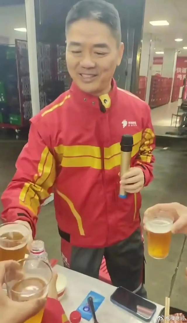 刘强东吃了一顿“价值上亿”的火锅之后<strong></p>
<p>白银现货原油</strong>，京东外卖崩了