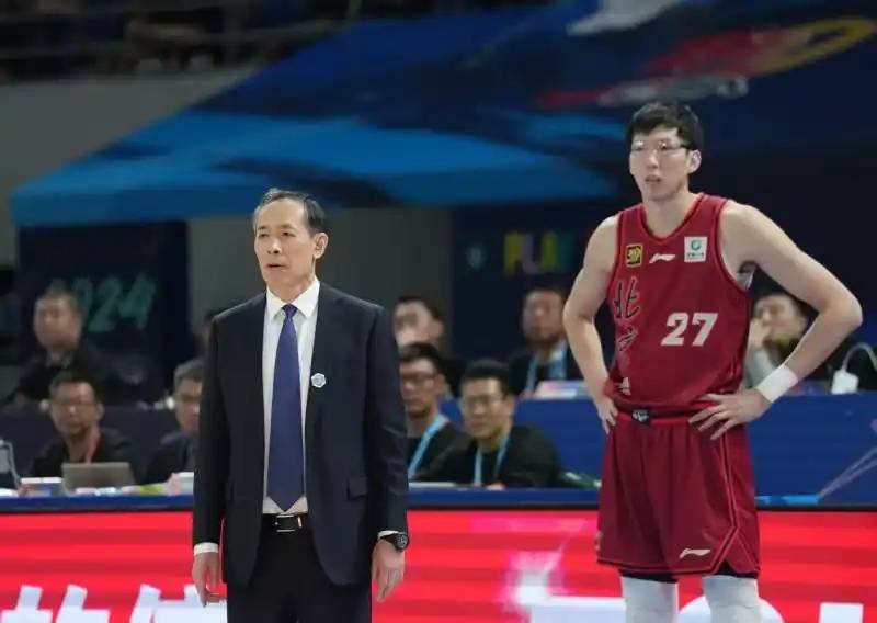 CBA季后赛 | 北汽男篮26日前往太原 周琦静养眼伤等待复查