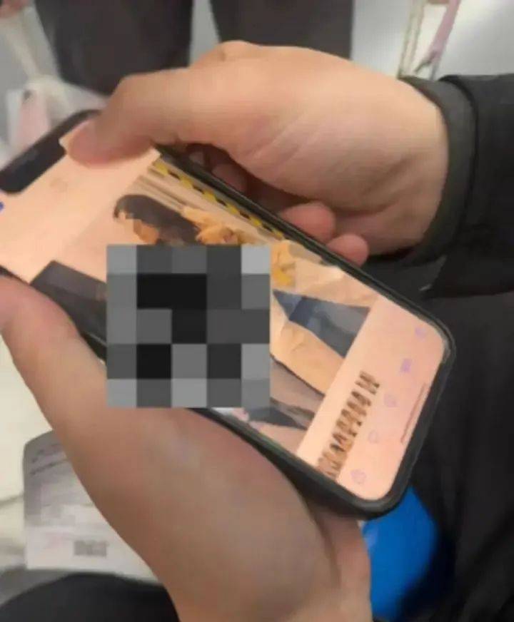 “删了！你偷拍还有理了？”北京地铁7号线上，跳水运动员唐怡萱一把夺过对方手机