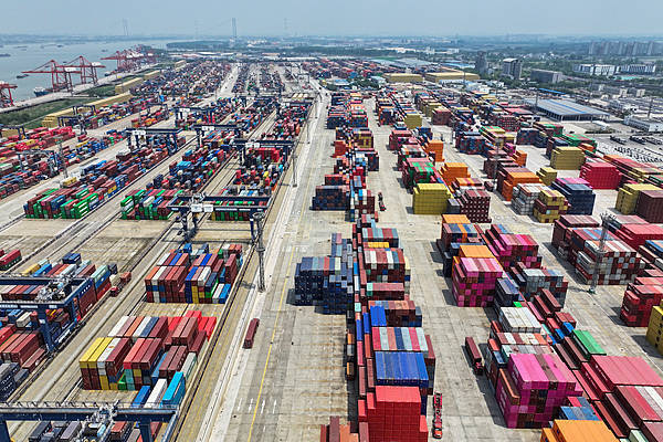 港媒：特朗普的关税政策加强了中国的决心<strong></p>
<p>国际原油开户</strong>，中国正将危机转化为机遇