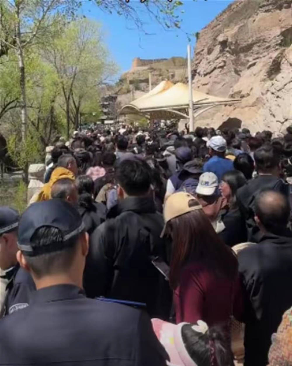 张信哲在山西大同演唱会上称约不到景区门票<strong></p>
<p>迷你原油</strong>，当地文旅回应