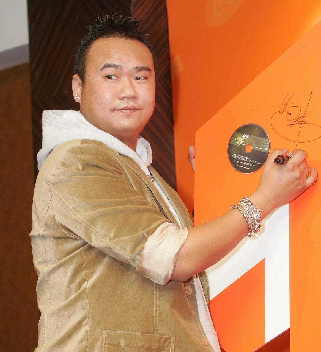 歌手苟伟去世<strong></p>
<p>原油期货交易时间</strong>，本挂号要去医院检查，之前因呼吸问题准备手术