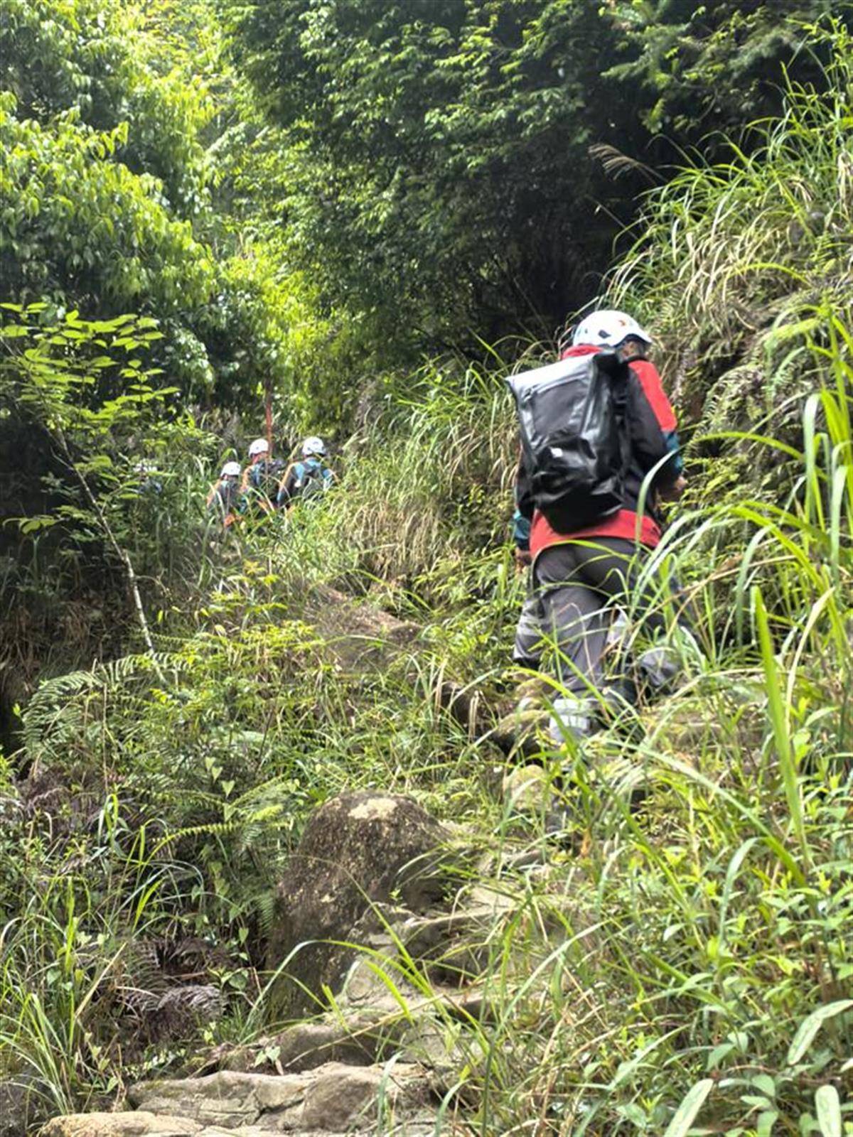 不到7点<strong></p>
<p>原油含水分析仪</strong>,搜寻福建8岁失踪男童的救援队伍已经出发