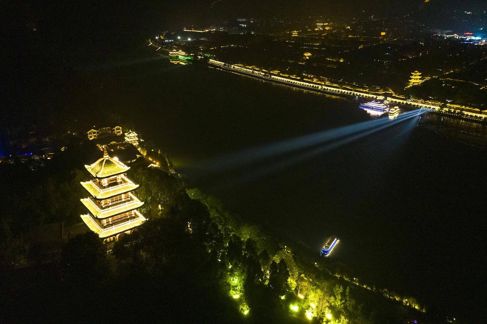 游客投诉在阆中一景区被索要597元上香费 官方：已致歉退款<strong></p>
<p>原油下载</strong>，景区停业整顿