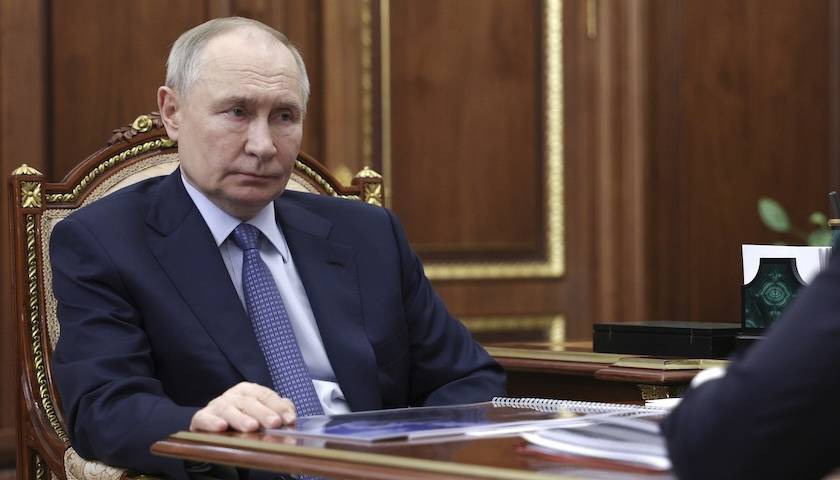 普京明确特别军事行动四大目标<strong></p>
<p>原油期货门槛</strong>，俄方拷问乌克兰还能撑多久