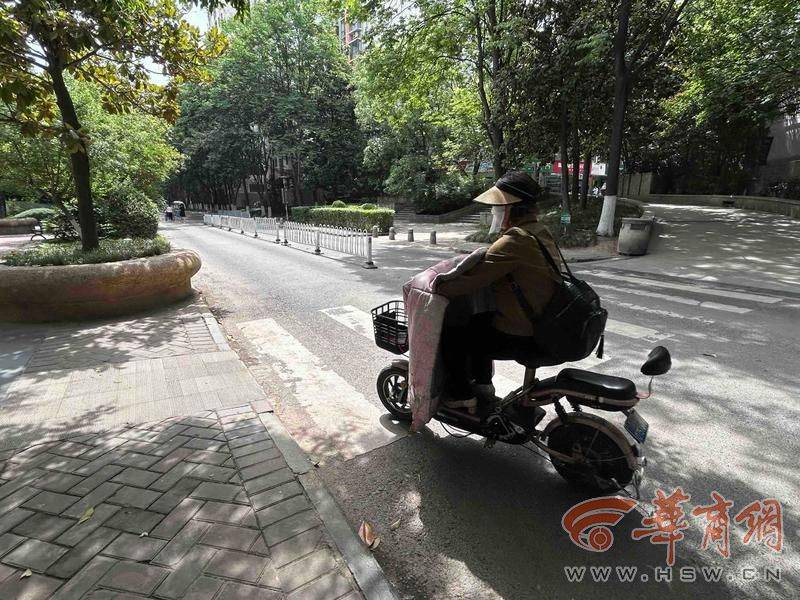 西安14岁初中生骑车回家在小区被撞 孩子说肇事司机下车看<strong></p>
<p>原油期货门槛</strong>了看就离开