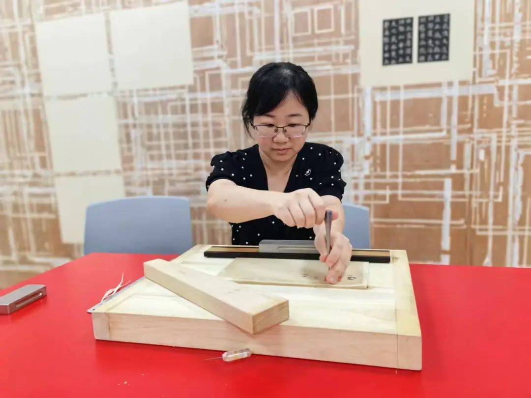 “冷板凳”一坐18年<strong></p>
<p>柴原油</strong>！41岁厦门女子：要一直坐下去