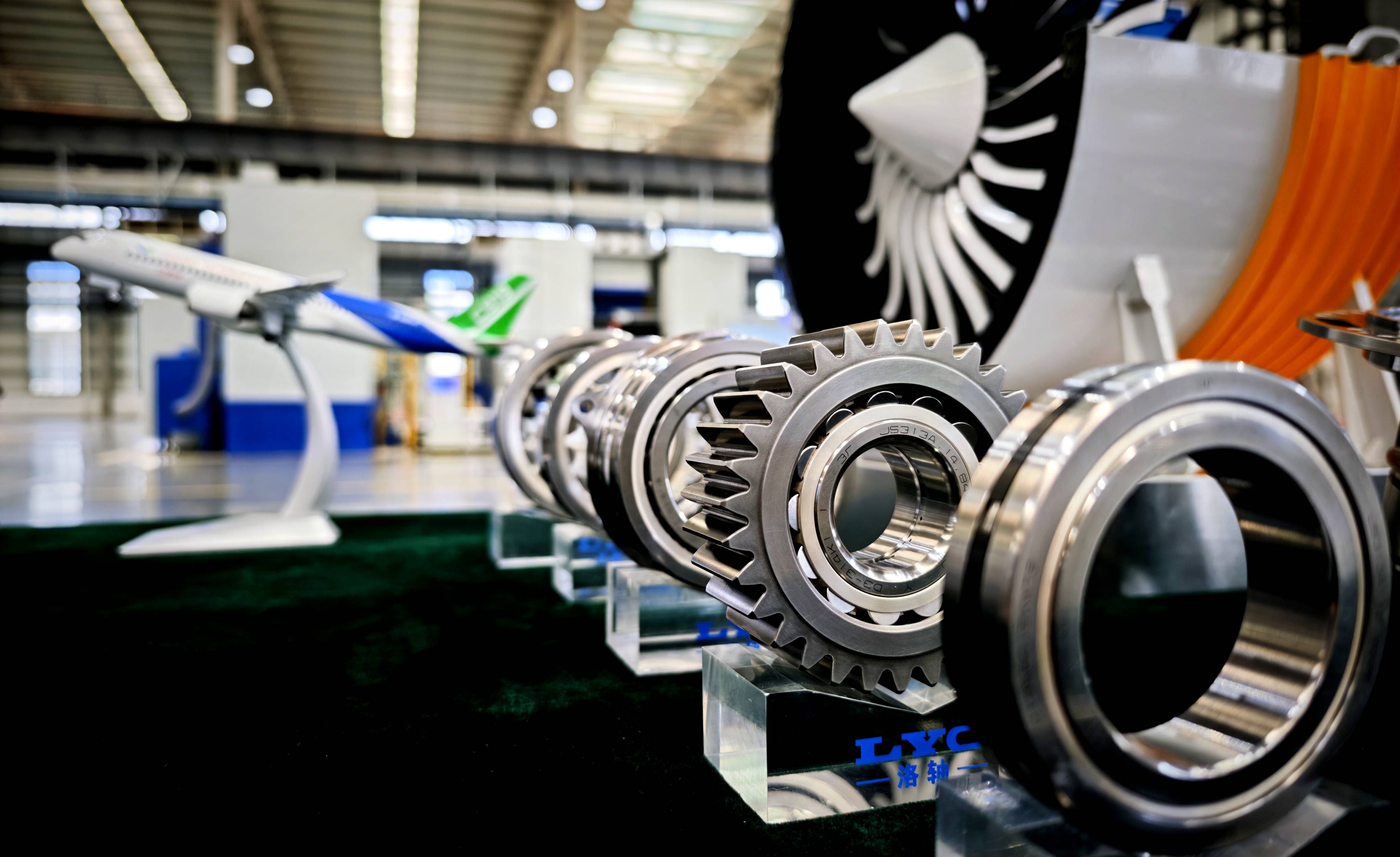 第1视点丨跟随总书记走进洛阳轴承集团 <strong></p>
<p>柴原油</strong>了解先进制造业发展