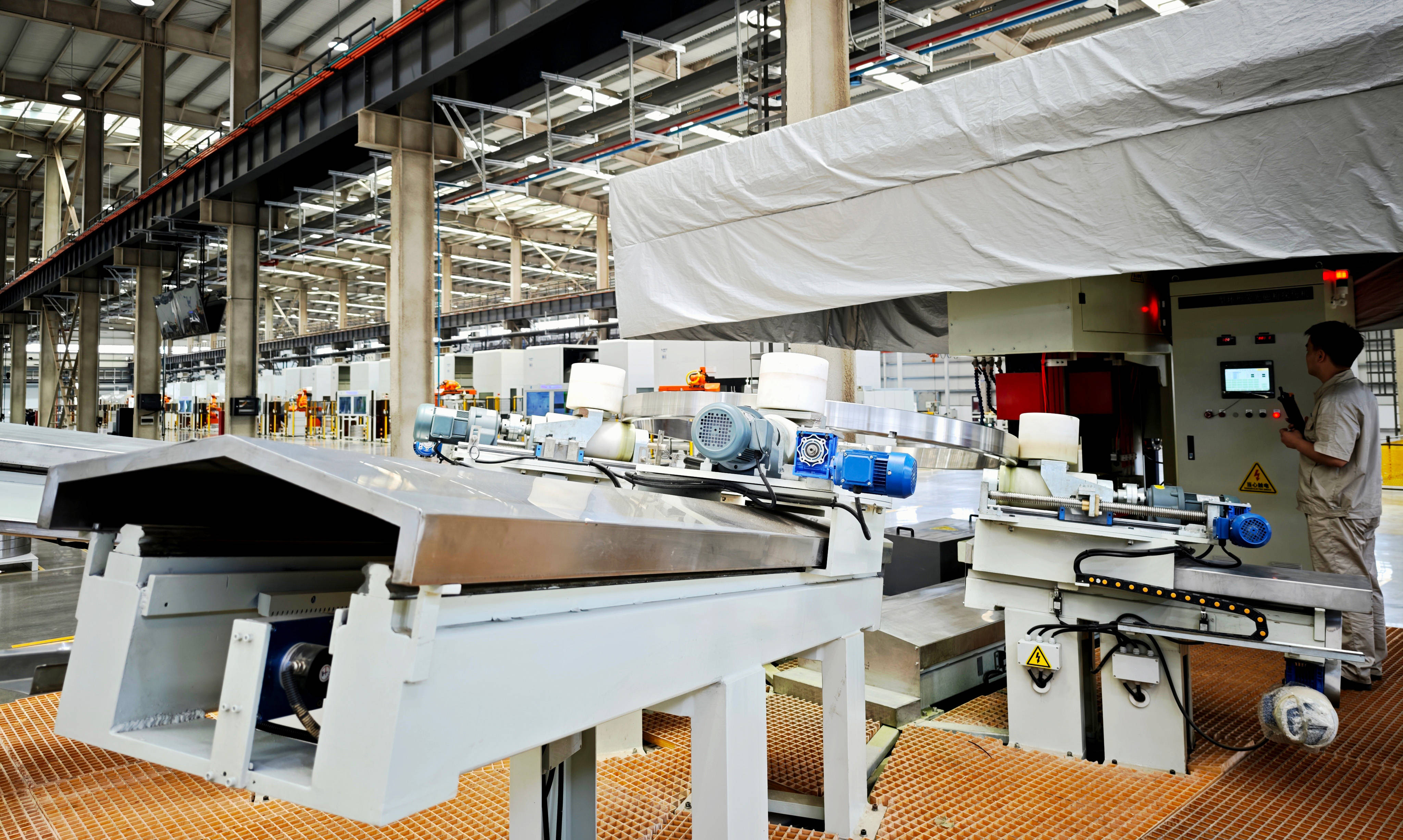 第1视点丨跟随总书记走进洛阳轴承集团 <strong></p>
<p>柴原油</strong>了解先进制造业发展