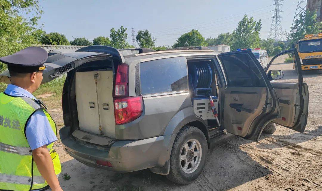 现场拖走、查扣<strong></p>
<p>步原油</strong>！事发孝感街头