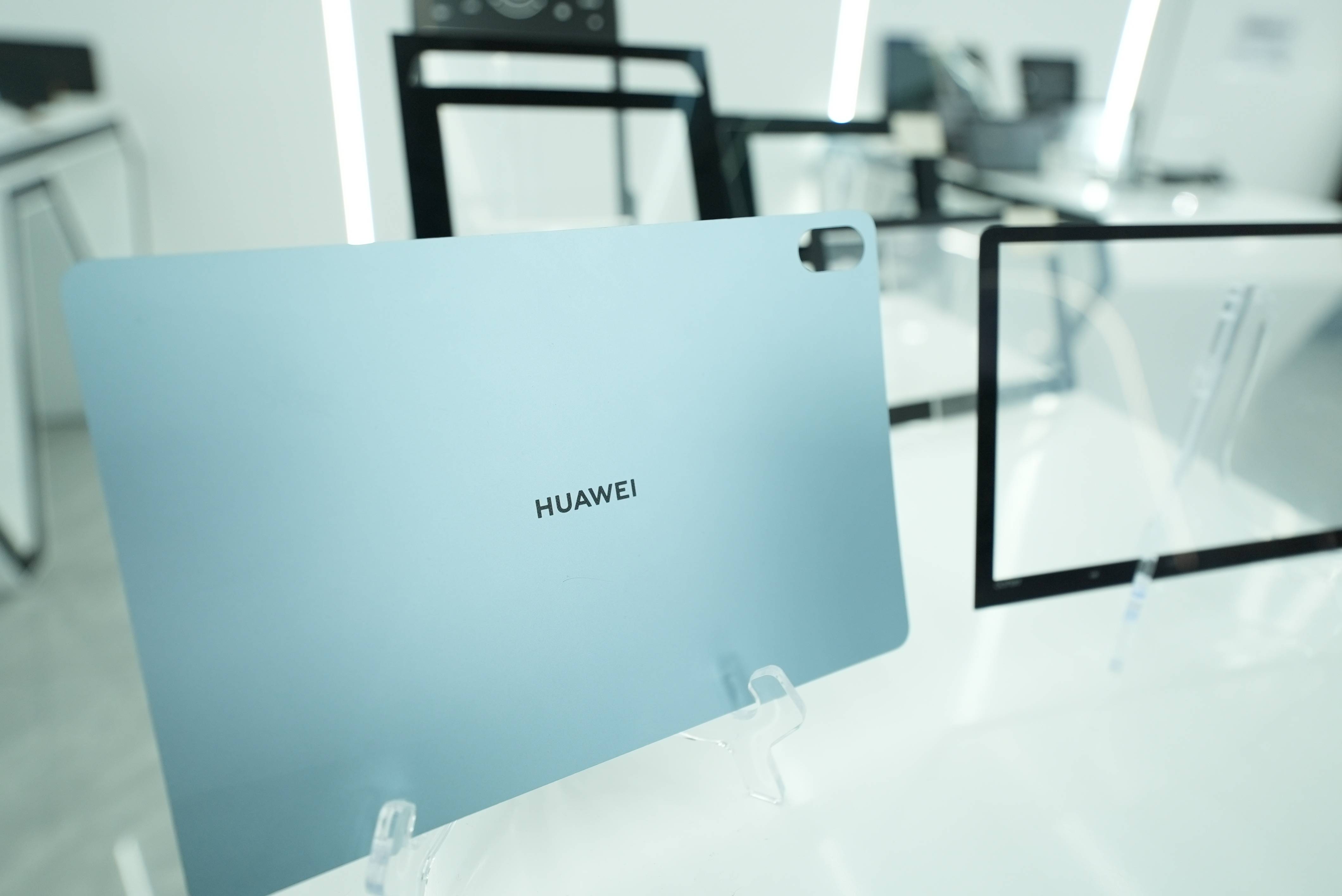 四年从0到5亿<strong></p>
<p>步原油</strong>，东莞松山湖“85后”董事长为何盯上车载显示