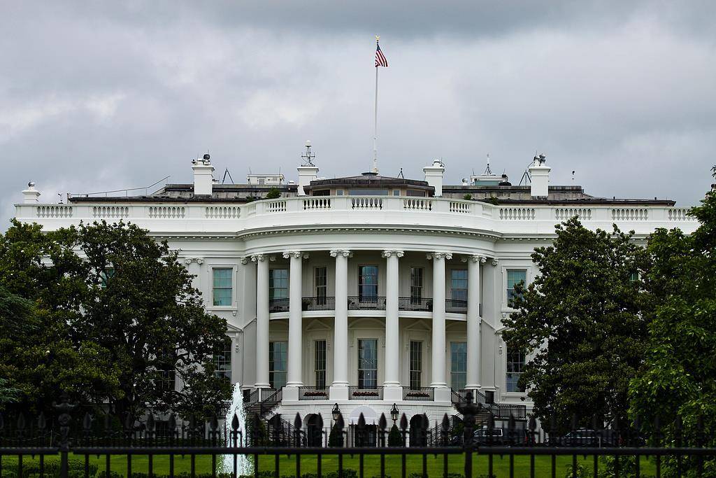 特朗普政府下令美使领馆暂停留学生新签证面谈<strong></p>
<p>原油最新走势</strong>，同时考虑扩大对国际学生社交媒体审查范围