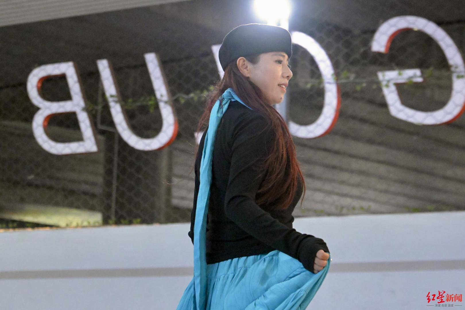 50岁刘阿姨在成都逆风翻盘：从多次病危<strong></p>
<p>原油最新走势</strong>，到滑板“少女”