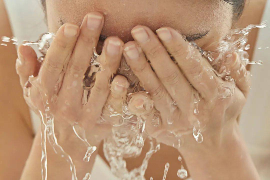 不叠被子、内裤机洗<strong></p>
<p>原油最新走势</strong>，这些看似偷懒的行为，其实没毛病！