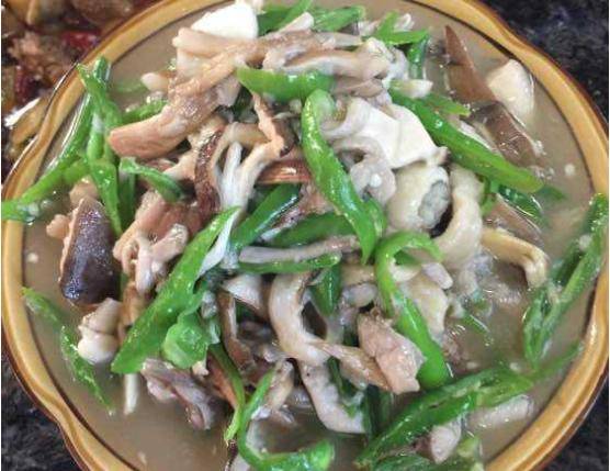 “天价”鸡枞调查：最贵卖到1800元/公斤！雨水少致产量低<strong></p>
<p>国际原油行情实时行情</strong>，多地价高客少