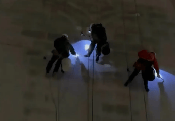 哪吒汽车上海总部LOGO被拆除<strong></p>
<p>国际原油行情实时行情</strong>，原CEO张勇再被冻结79万元股权