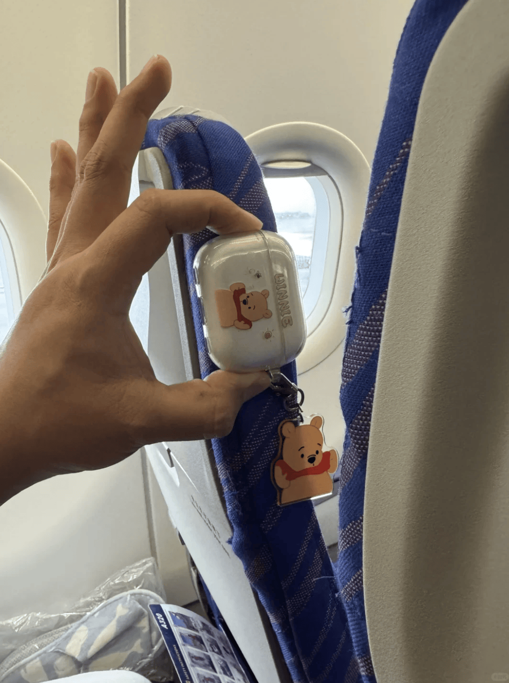 “坐飞机发现旁边放着冷链海鲜”<strong></p>
<p>国际原油行情实时行情</strong>，航空公司兼职送货给出差人整破防了