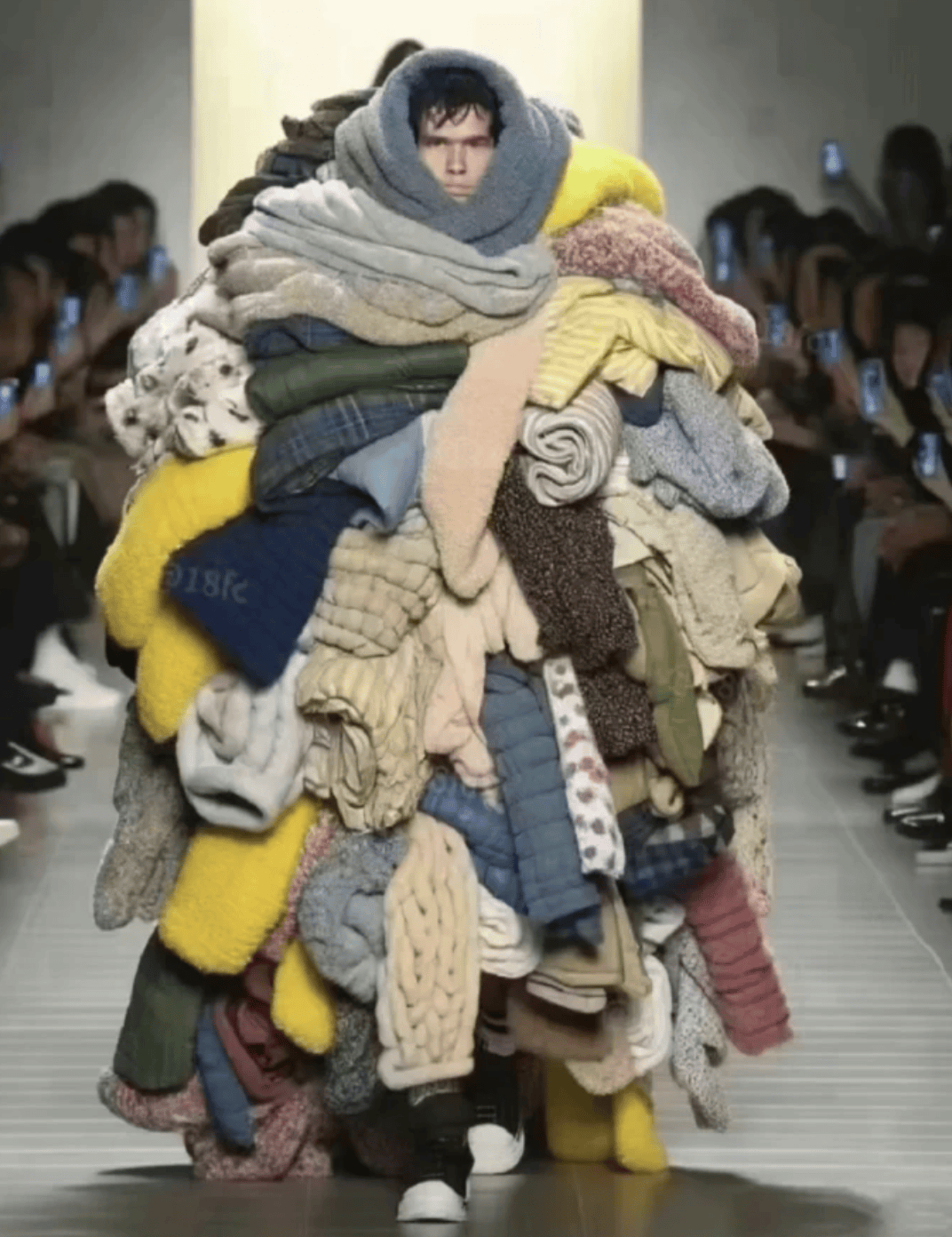 “坐飞机发现旁边放着冷链海鲜”<strong></p>
<p>国际原油行情实时行情</strong>，航空公司兼职送货给出差人整破防了