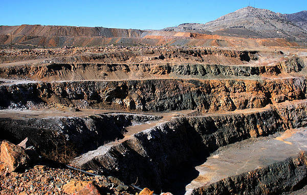 “美国想摆脱中国稀土还要十年<strong></p>
<p>国际原油价格今日</strong>，中国已造出多数美国芯片替代品”