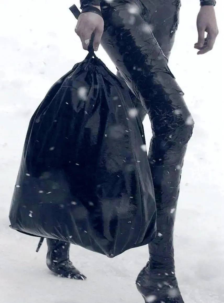 4500元一条！巴黎世家平角短裤造型半身裙惹争议<strong></p>
<p>国际原油价格今日</strong>，此前曾有多款产品被质疑像“智商税”