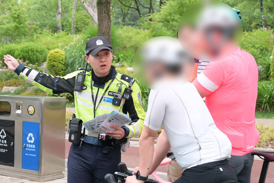 对“暴骑团”出手<strong></p>
<p>国际原油价格今日</strong>！浦东交警严查违法骑行：公路不是竞技场