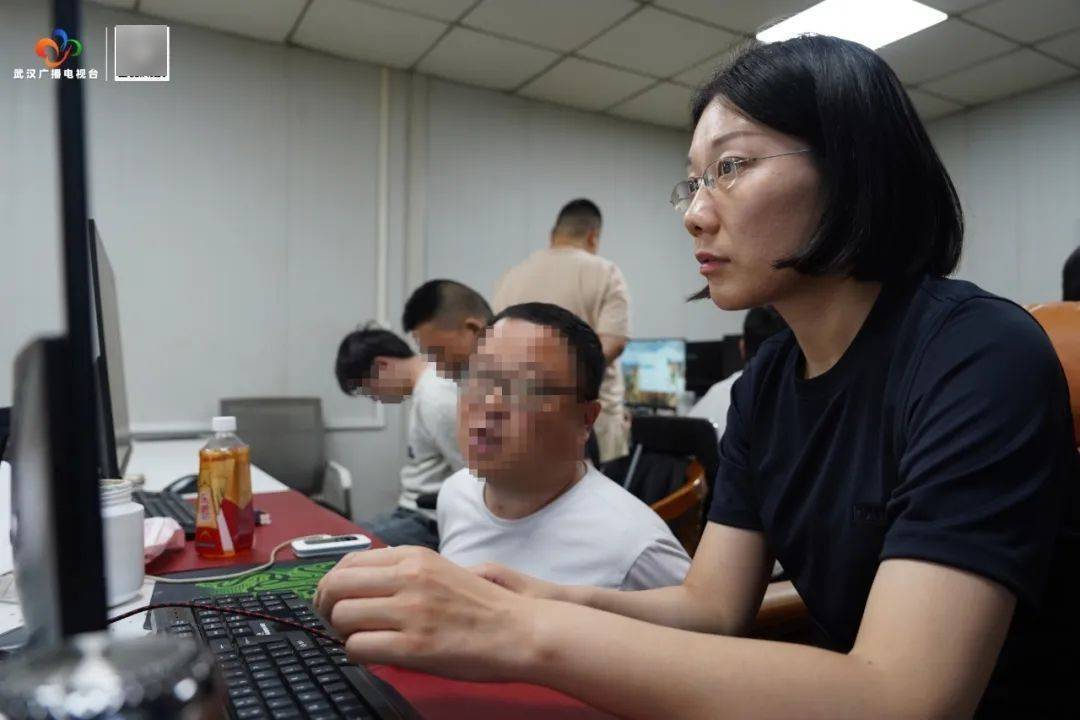 雷霆出击<strong></p>
<p>原油招聘</strong>！武汉警方一举抓获32名“白富美”