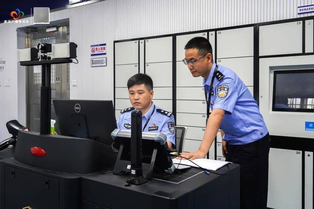 雷霆出击<strong></p>
<p>原油招聘</strong>！武汉警方一举抓获32名“白富美”