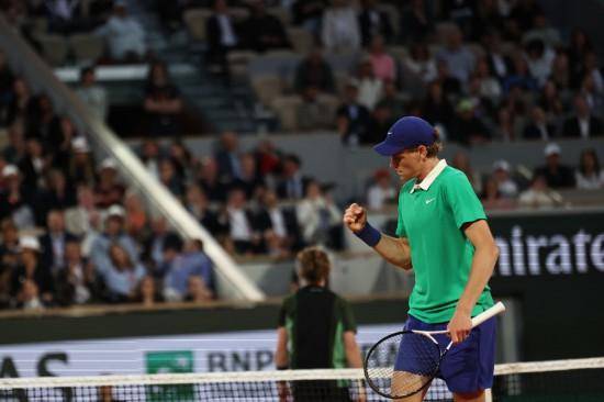 法网综合：焦科维奇达成百胜里程碑 女单赛场爆出大冷门