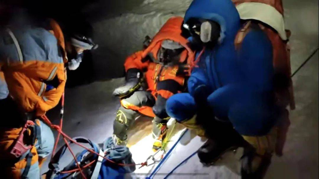 珠峰“救人者”范江涛：救下一条命<strong></p>
<p>世界原油储量</strong>，煎熬七百天