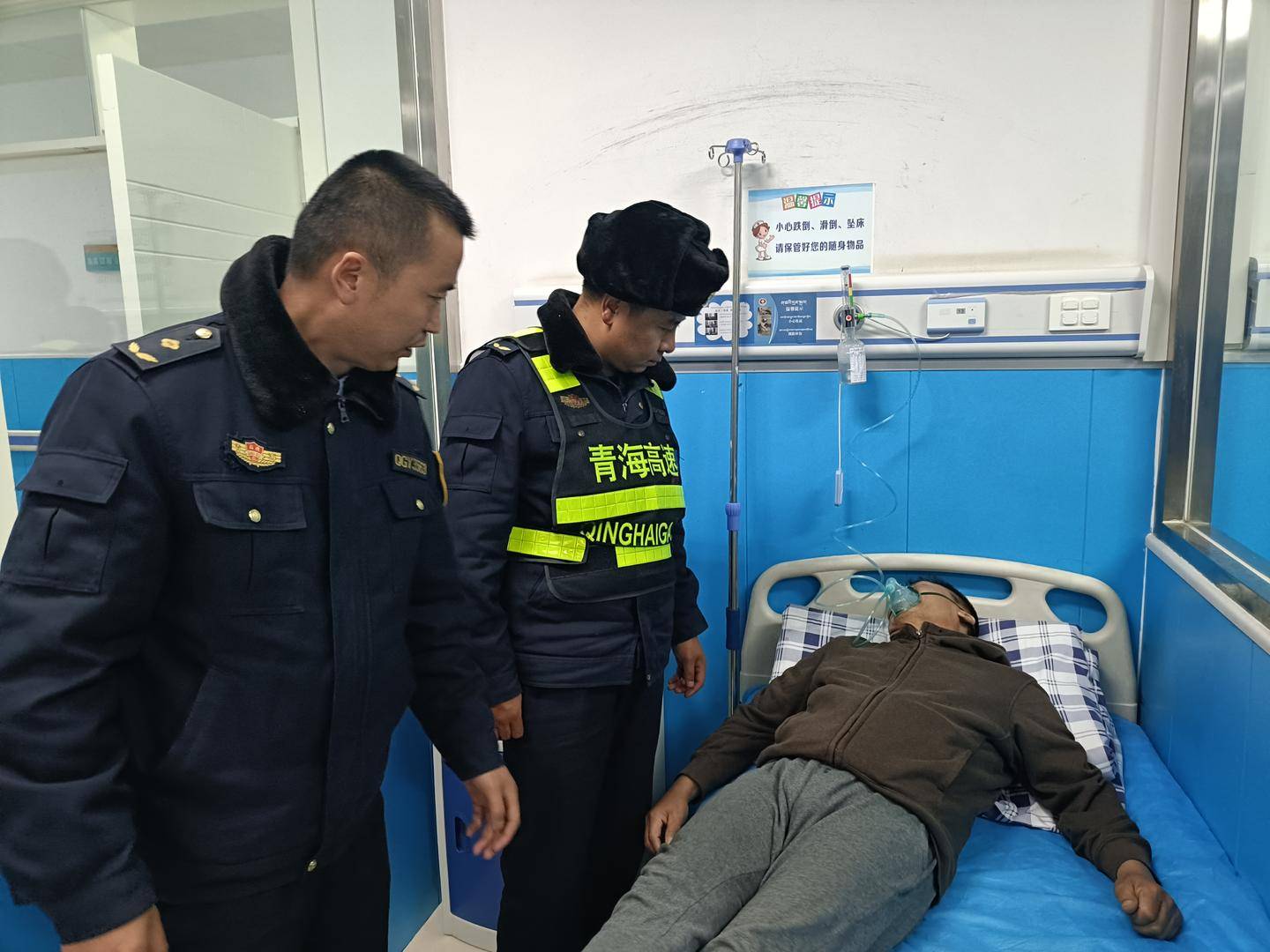 “救救我！”货车司机第一次上青藏高原重度高反<strong></p>
<p>世界原油期货</strong>，高速路收费员发现异常紧急送医