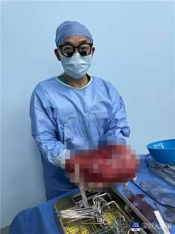 店员试衣间里一句警告<strong></p>
<p>世界原油期货</strong>，竟救了17岁少女！一家人火速赶到深圳