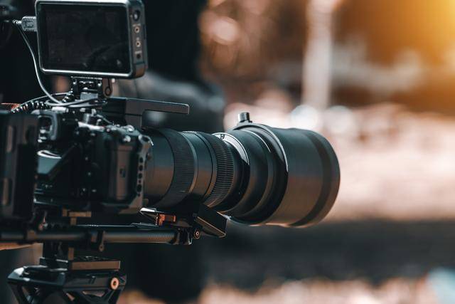 “一胎生99子”<strong></p>
<p>世界原油期货</strong>？恶意审丑是对观众的“电子投毒”丨中听