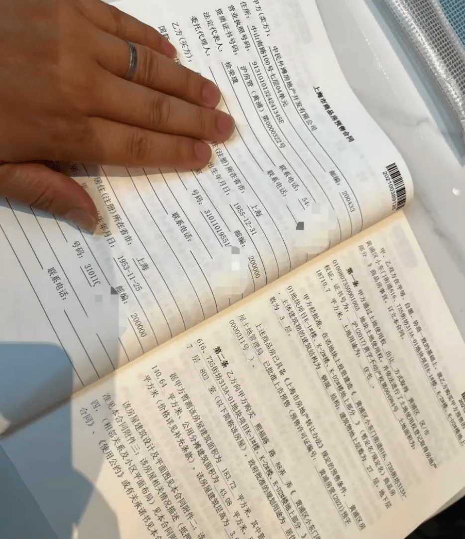 女子4年前借贷900万元<strong></p>
<p>原油期货最新价格</strong>，拿下上海3000万元的豪宅，交房近2年仍未办下不动产权证！竟是因开发商欠税？公司最新回应来了