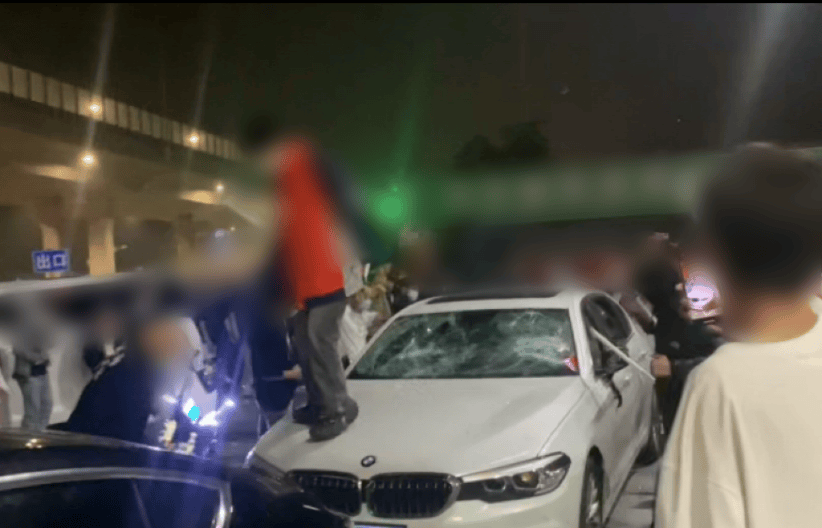 加油站内砸车打人<strong></p>
<p>原油技巧</strong>，23名嫌疑人被临沂警方抓获