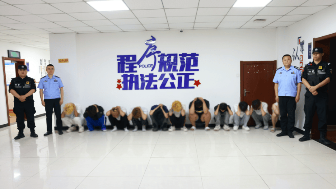 加油站内砸车打人<strong></p>
<p>原油技巧</strong>，23名嫌疑人被临沂警方抓获