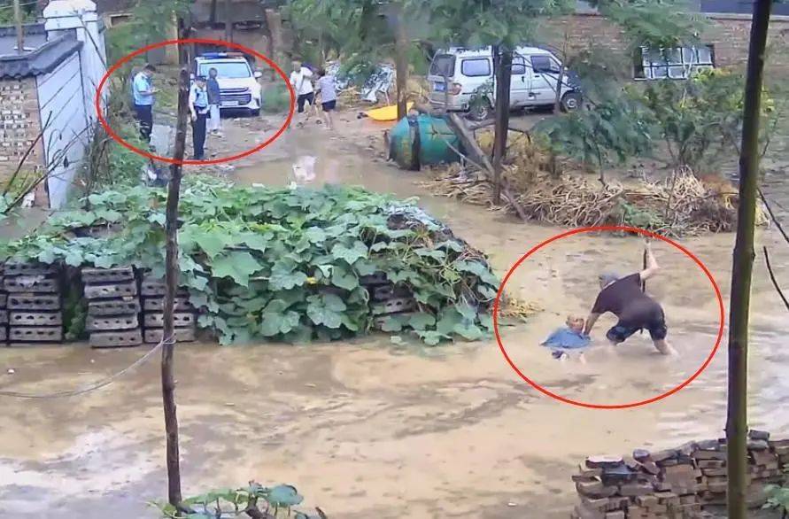 水中摔倒老人家属回应民警被免职：公开视频不是为了要处理谁<strong></p>
<p>原油技巧</strong>，挖排水沟后家门口积水已退