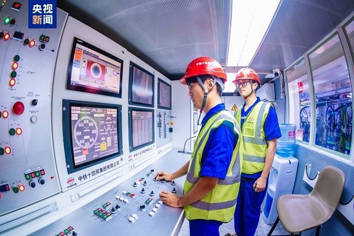 世界最大直径<strong></p>
<p>原油技巧</strong>！“山河号”盾构机在山东顺利穿越黄河