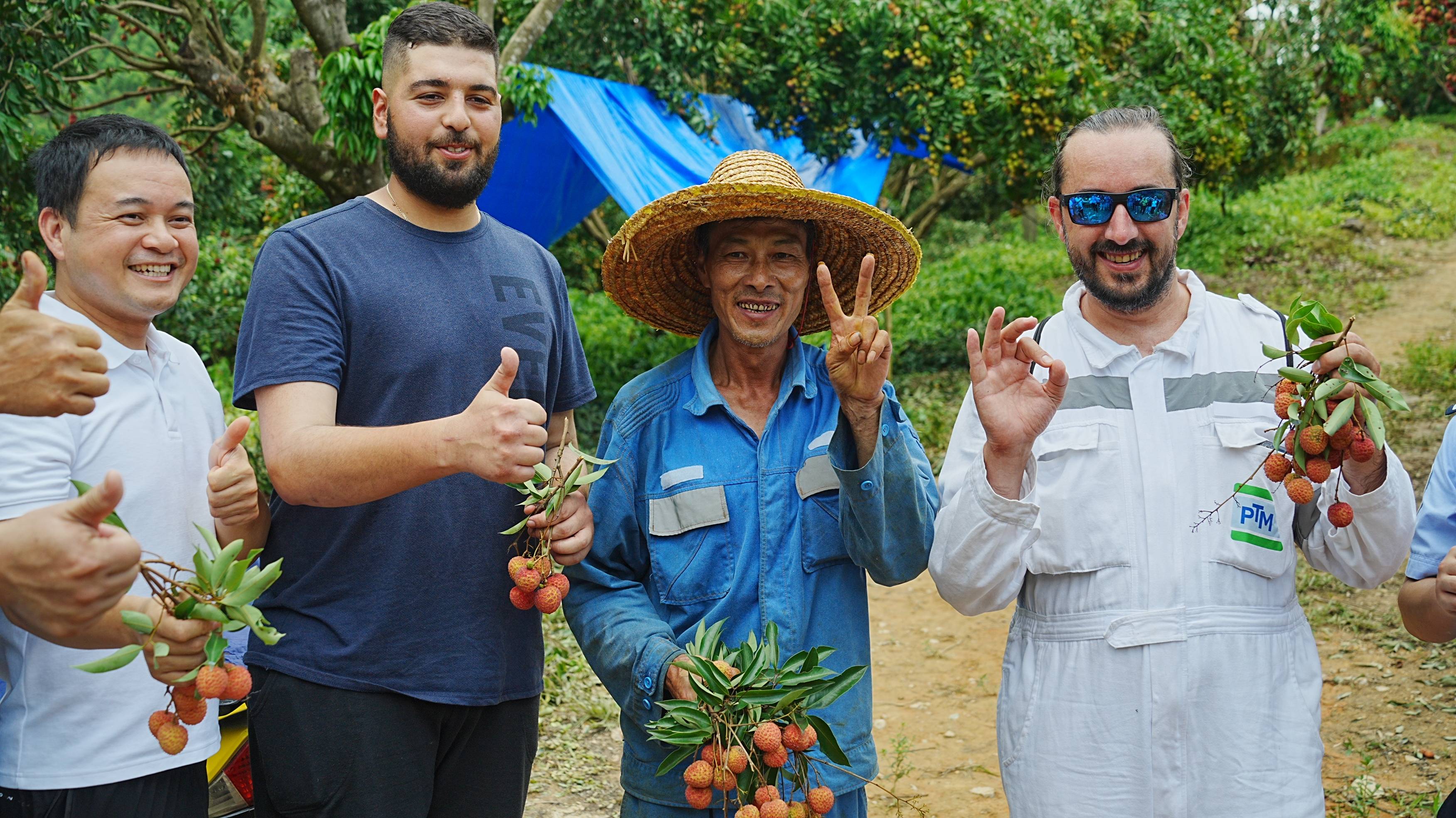 “第一次吃<strong></p>
<p>原油技巧</strong>，像吃葡萄！”外籍船员在惠州品尝荔枝