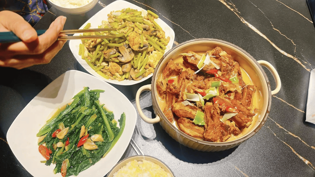 “包月800<strong></p>
<p>原油技巧</strong>，不谈恋爱”，上门做饭的年轻人有多抢手