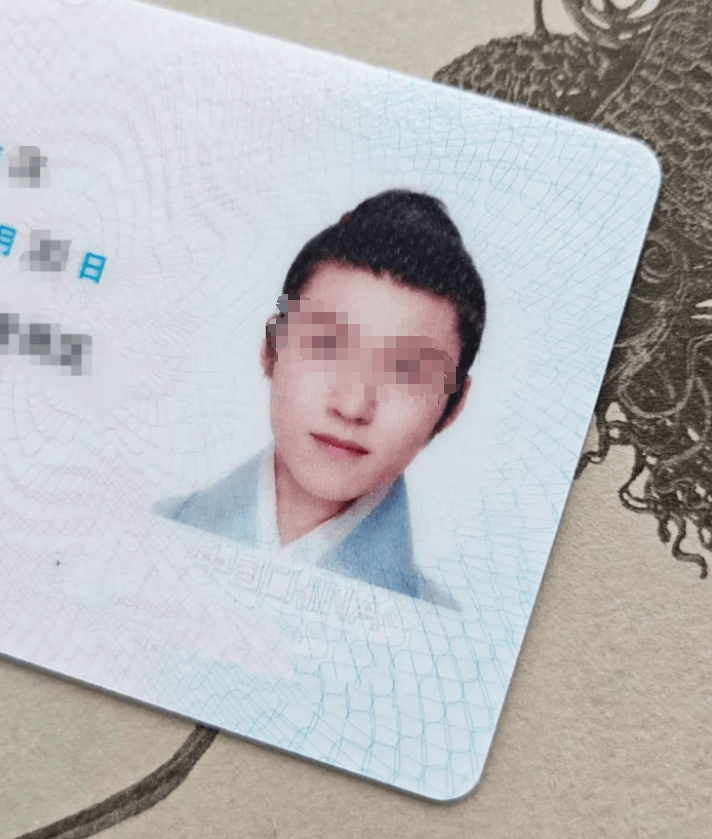 汉服身份证照走红！网友晒图引热议，民警提醒
