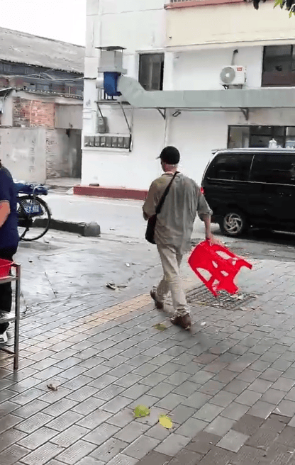 广东江门一饭店白米饭免费<strong></p>
<p>原油微信</strong>，老人每天打一碗米饭配酱油吃，店主：只要营业，就一直提供