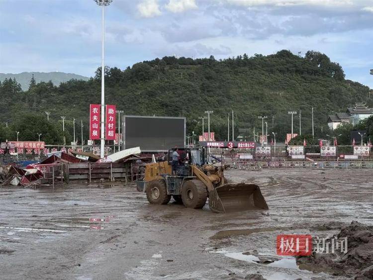 实探贵州榕江洪灾：大水退去村超球场正清淤<strong></p>
<p>今天国际原油</strong>，球迷称没比赛看像失恋