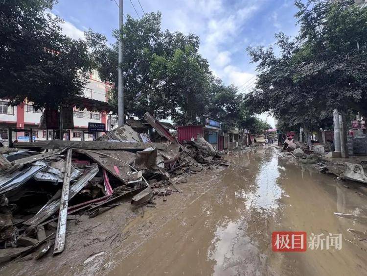 实探贵州榕江洪灾：大水退去村超球场正清淤<strong></p>
<p>今天国际原油</strong>，球迷称没比赛看像失恋