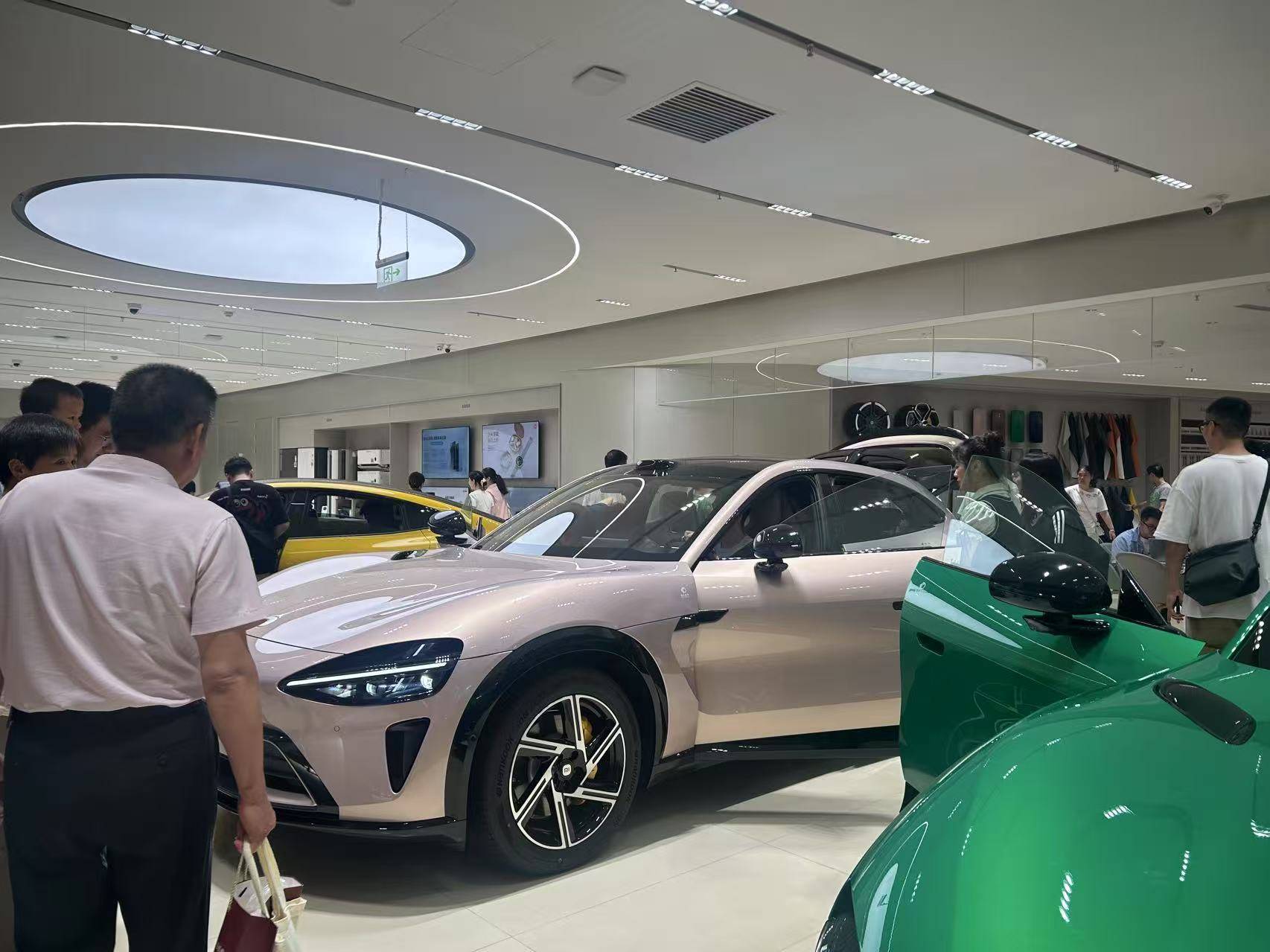 小米YU7上市72小时：“锁单+1”刷屏工作群<strong></p>
<p>今日油价国际原油价格</strong>，提车时间最长超一年，雷军直面“产能挑战”？