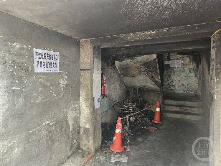 成都一小区电瓶车楼道“飞线充电”酿火灾，一家四口1死2伤，涉事车主被刑拘