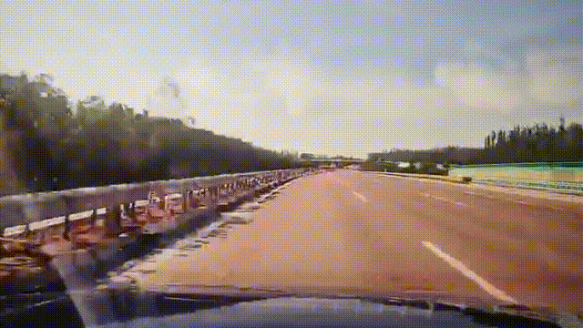 突发！64岁男子开车时低头看手机<strong></p>
<p>原油的样子</strong>，致3死3伤！提醒：勿“分心驾驶”！上海已启用无人机严查！